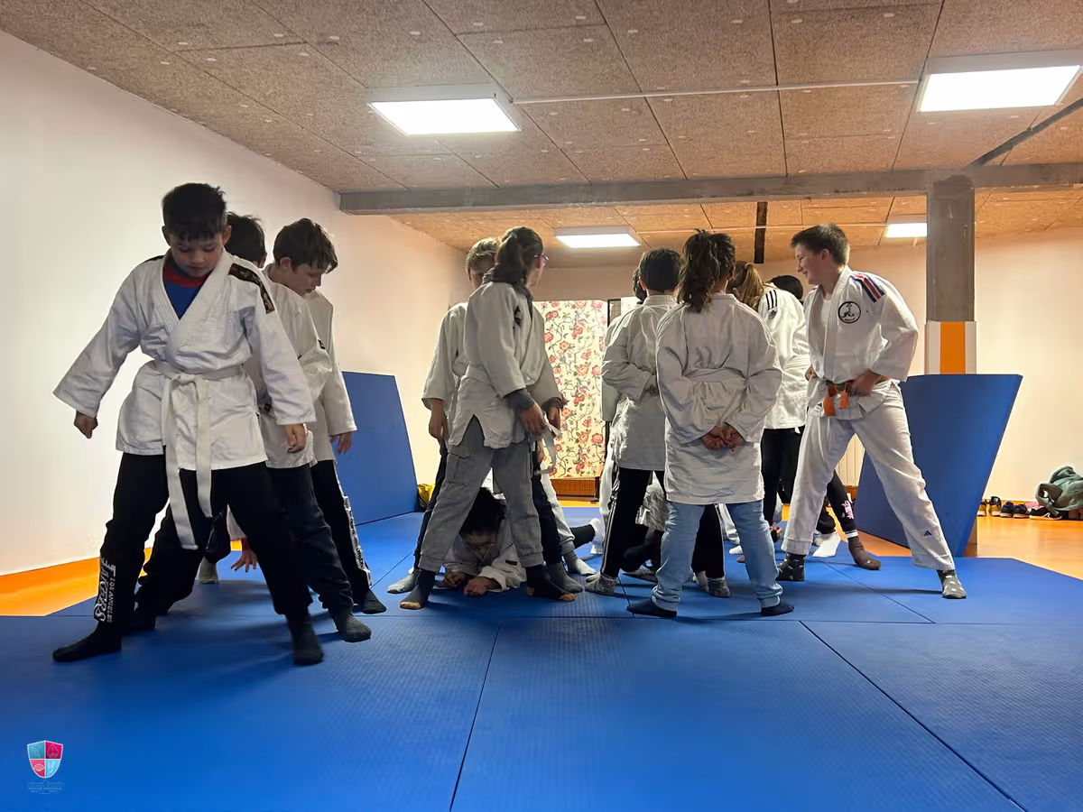 Première séance de judo des CM1-CM2