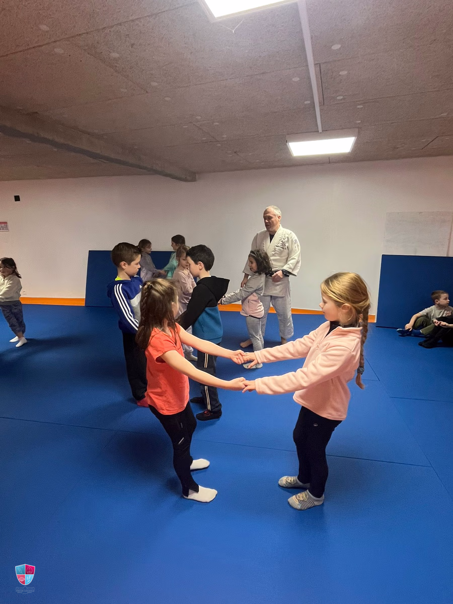 Séance de judo à l&rsquo;école